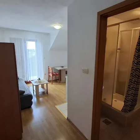 B With Balcony Garden & Sea View *