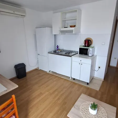 B With Balcony Garden & Sea View Apartment Seget Vranjica