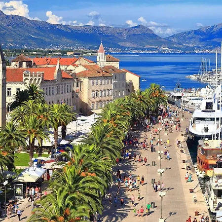 B With Balcony Garden & Sea View سيغيت فغانييتْسا