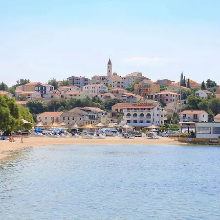 B With Balcony Garden & Sea View شقة *