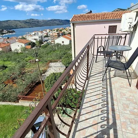 B With Balcony Garden & Sea View سيغيت فغانييتْسا