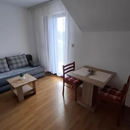 B With Balcony Garden & Sea View شقة