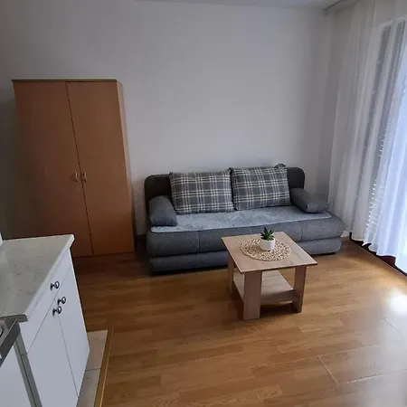 B With Balcony Garden & Sea View شقة *