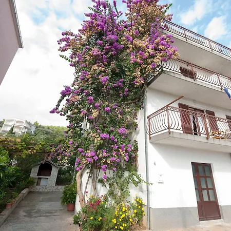Apartment B With Balcony Garden & Sea View *